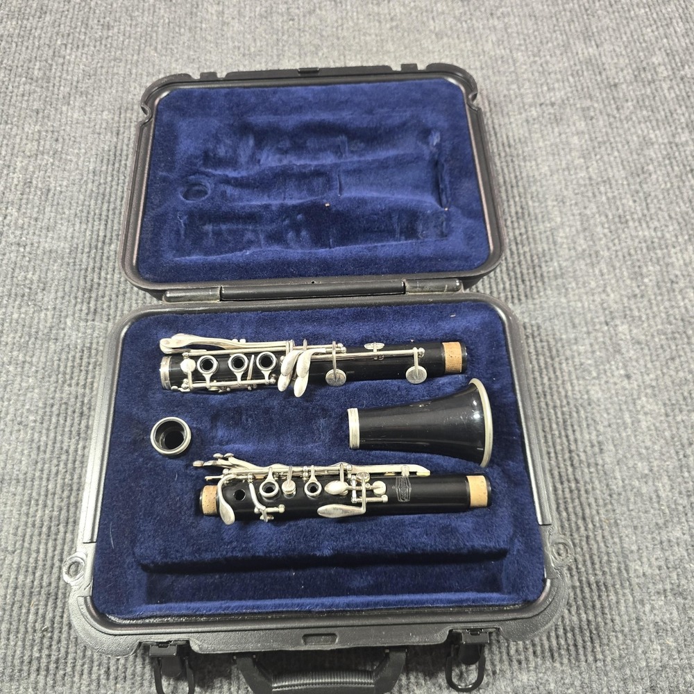 Bundy Resonite Clarinet Bb Student Black Plastic With Case Selmer USA Beginner